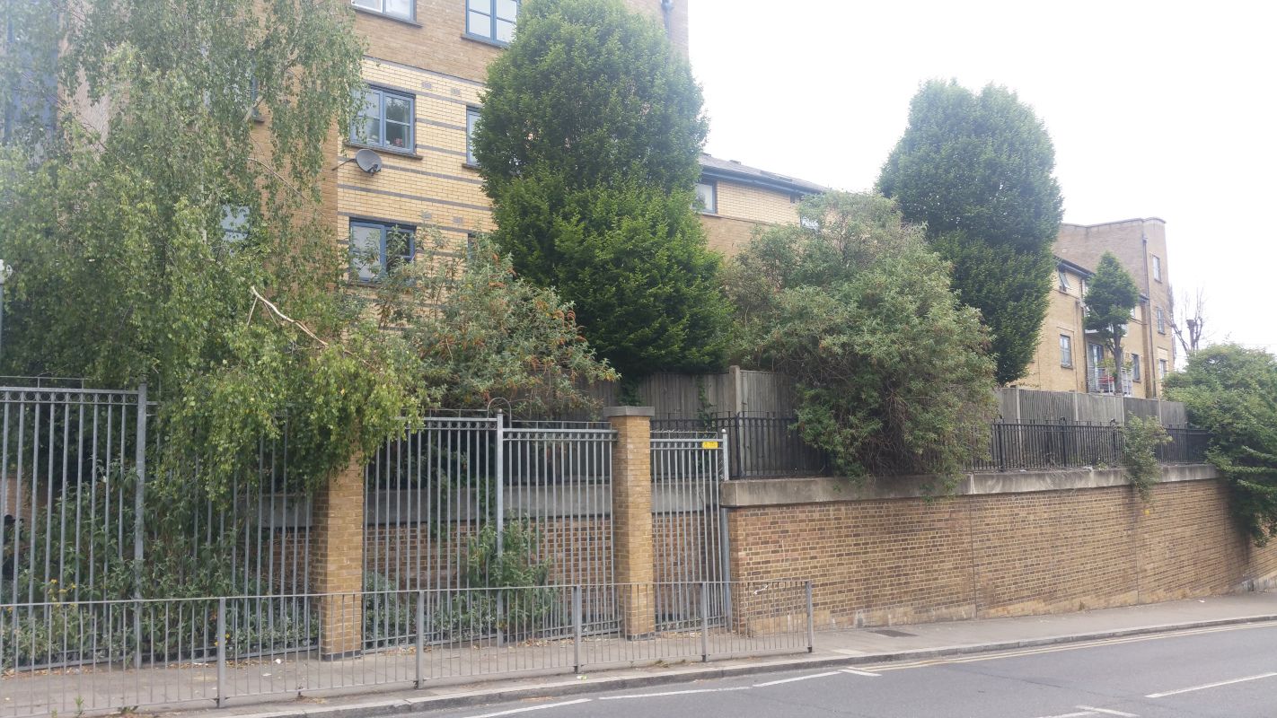 Juniper Crescent and Gilbeys Yard estate image